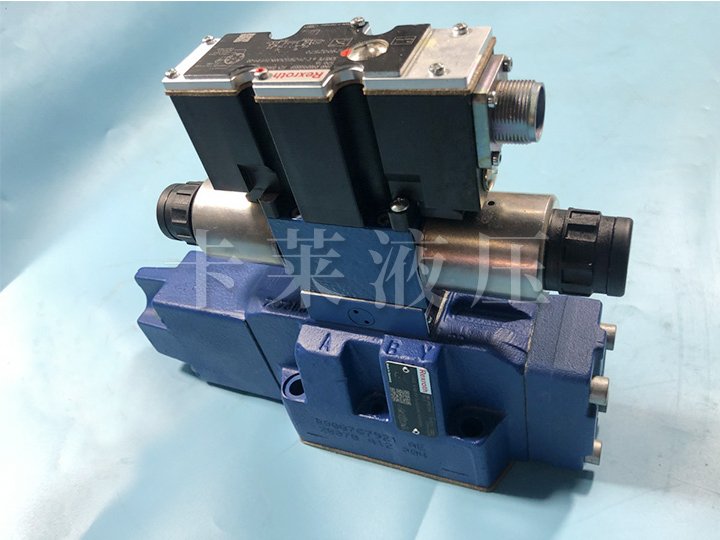 比例方向阀R900721116 4WRZE16W8-150-7X/6EG24N9ETK31/F1D3M