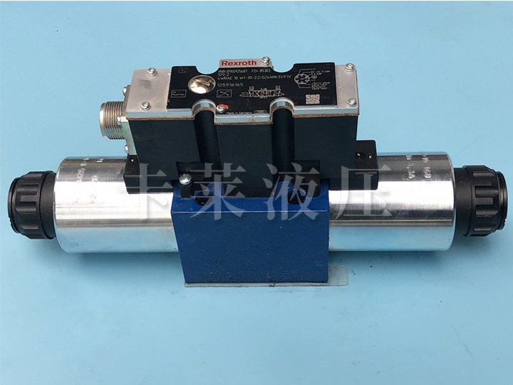 比例方向阀R900925687 4WRAE10W1-30-2X/G24N9K31/F1V